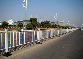 鹽城長途客運站市政道路護欄