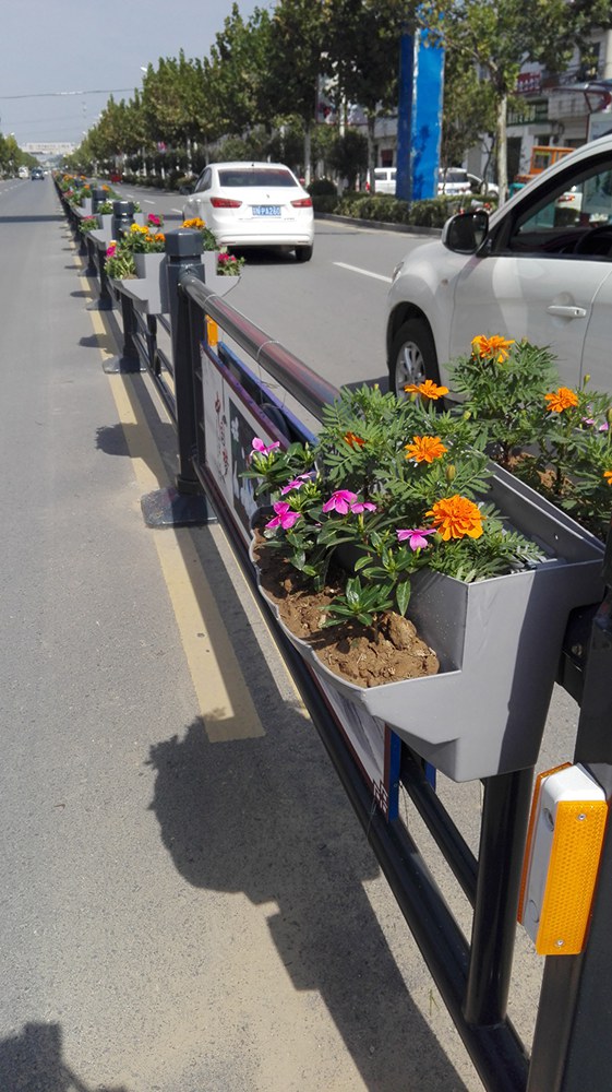 交通隔離護(hù)欄